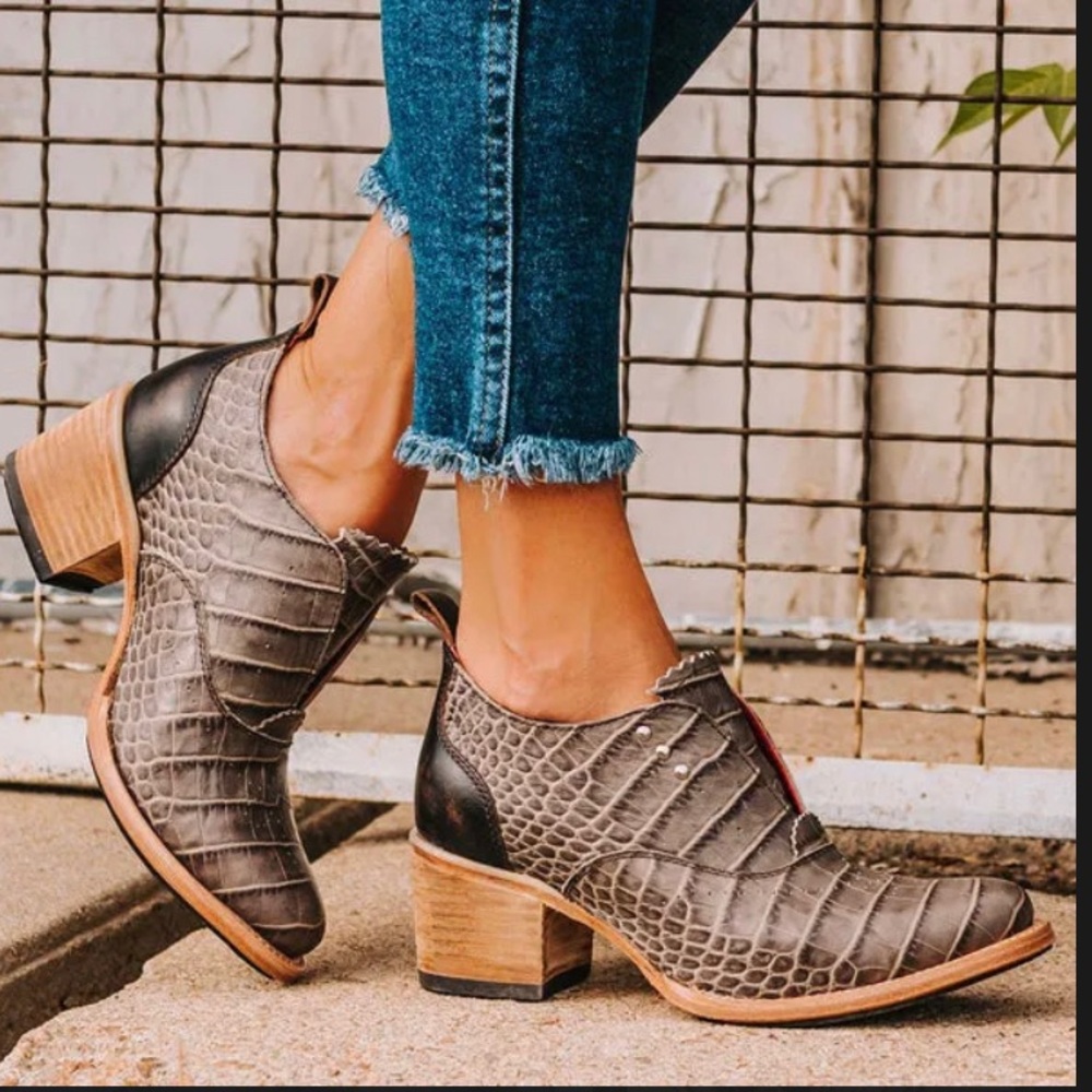 Freebird by Steven Sadie New in box. Size 6